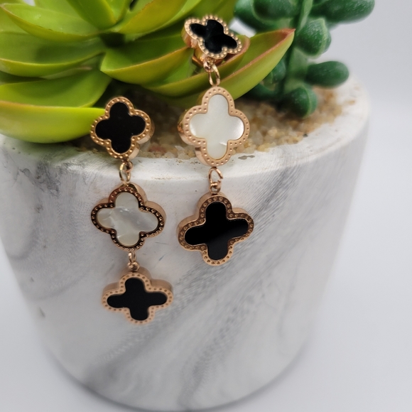 Clove dangle earrings - Picture 2 of 2